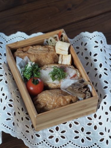 梅しそいなり寿司弁当