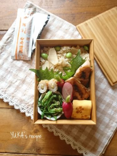 4.9　タケノコご飯と鮭の西京焼きお弁当